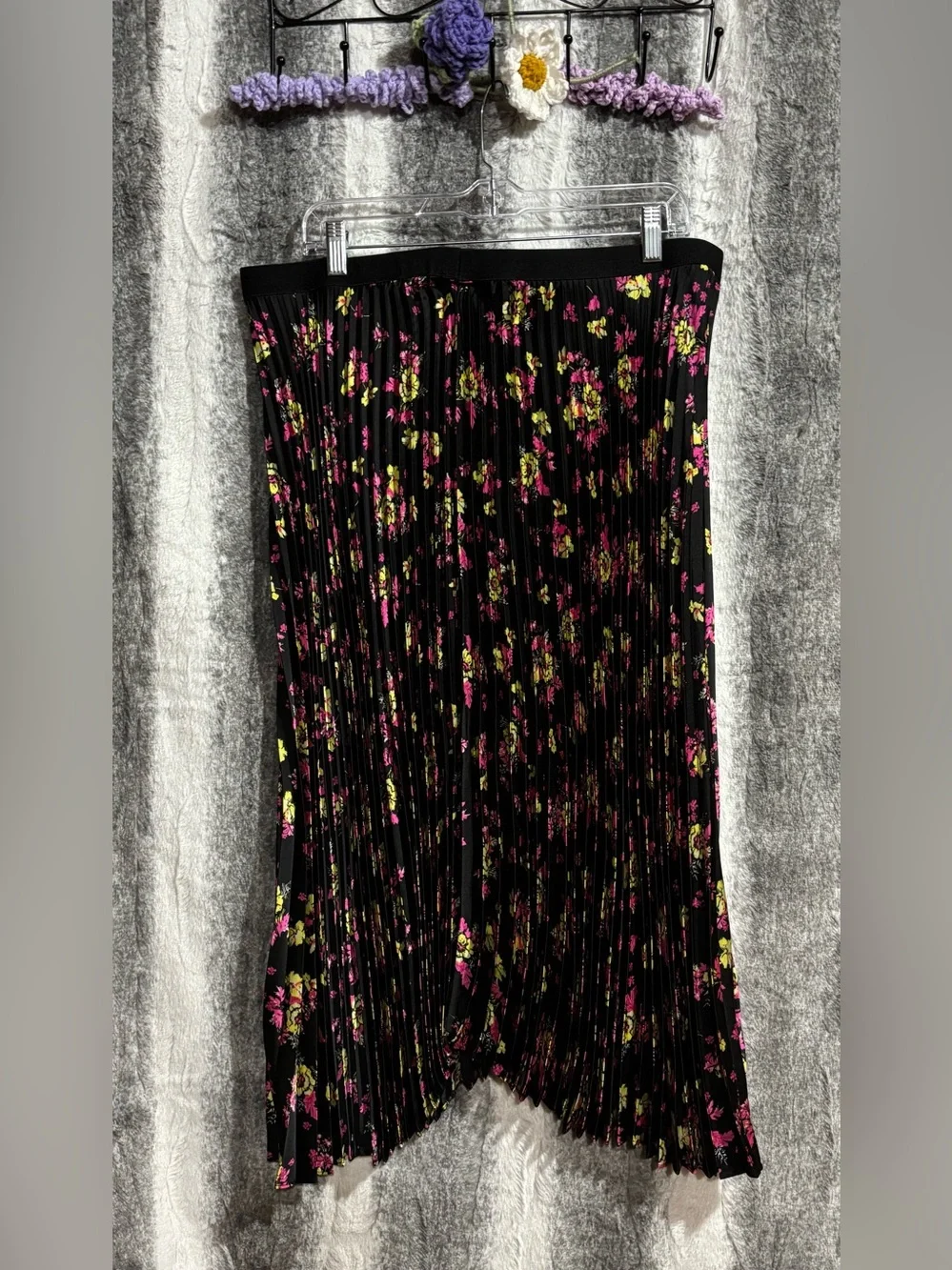 Asymmetrical Pleated Floral Skirt - Black Floral Print size XL (16-18)